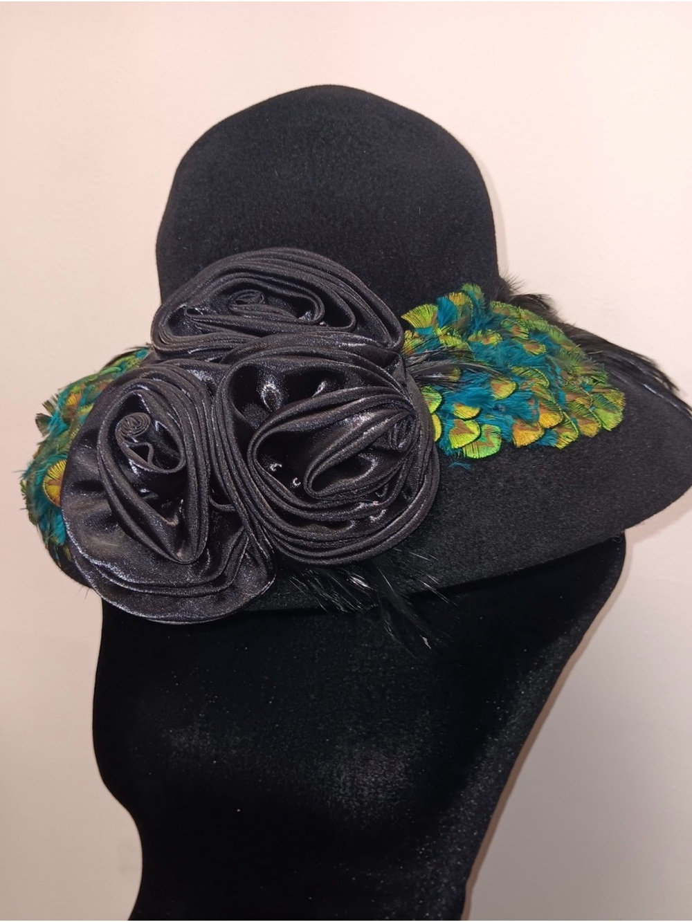 Black Women's Felt Hat with Peacock Feather and Satin Rosette - Picture 4 of 6